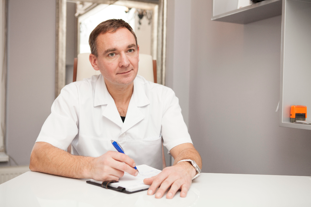 Dr. Sergiu Grosu — medic primar chirurgie generală la Grosu Aesthetics Timișoara